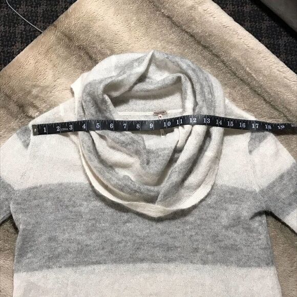 FREE PEOPLE Alpaca Sweater. Soft. Small. White and Grey. - Picture 9 of 9